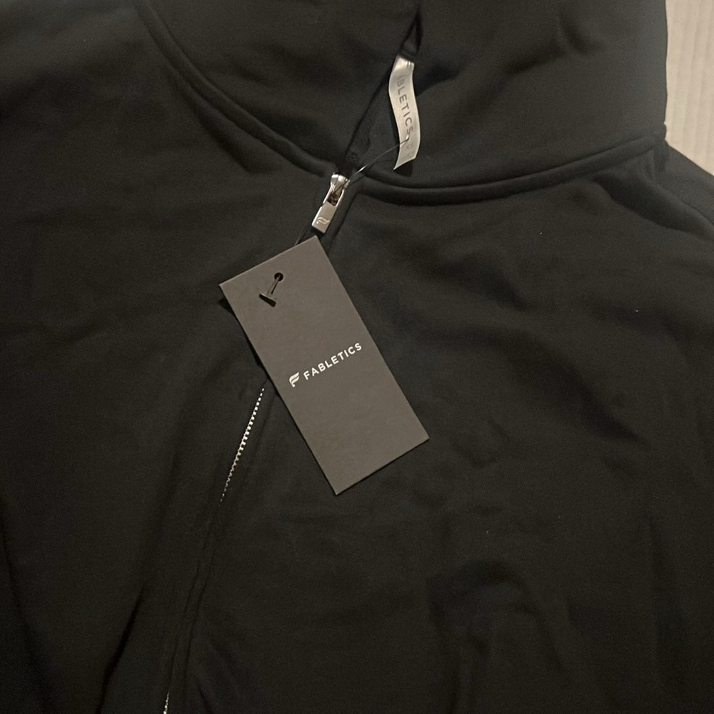 Fabletics NWT  Black Zip-Up cropped Jacket size XS - Picture 3 of 4